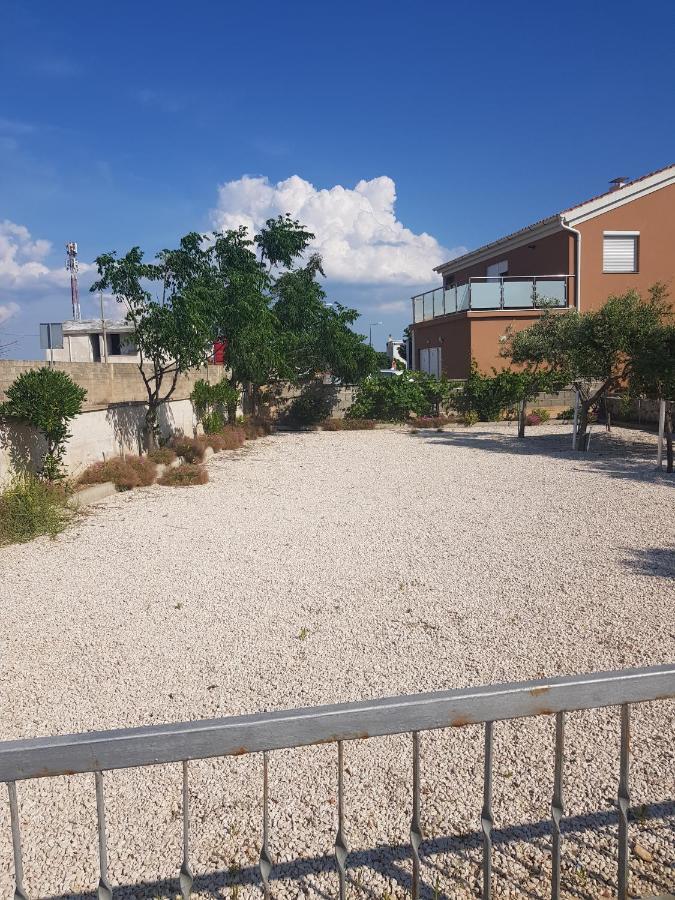 Astra Apartment Vir Exterior photo