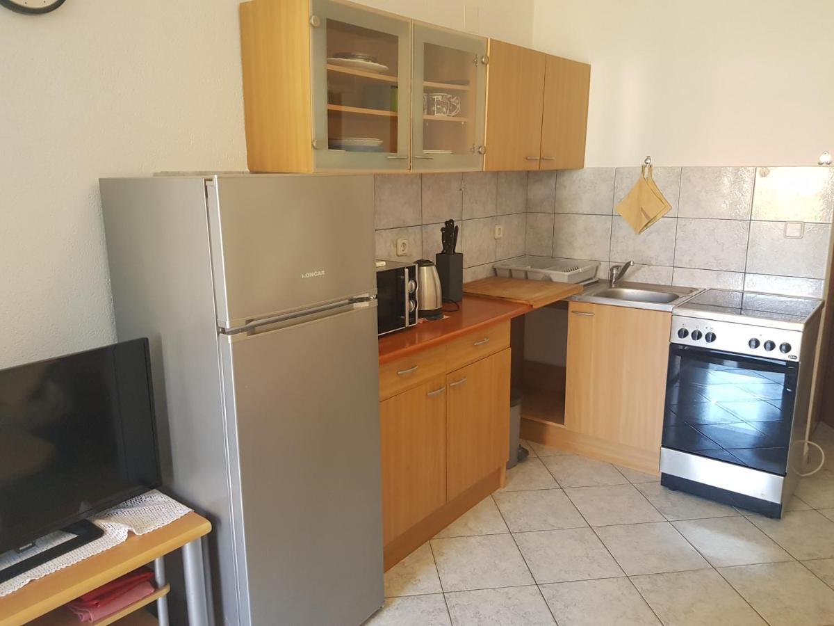 Astra Apartment Vir Exterior photo